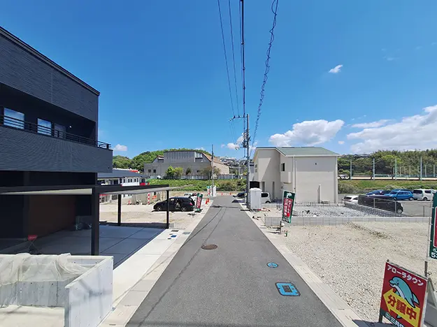 アローラタウン長野中央8期（大阪府河内長野市喜多町） 2026年4月撮影 分譲地入り口側より撮影。
