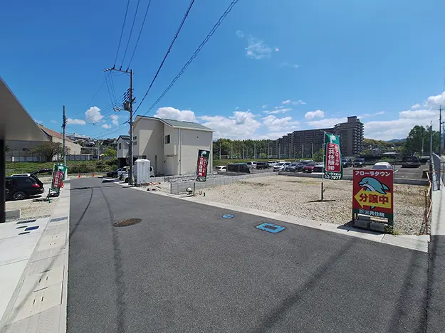 アローラタウン長野中央8期（大阪府河内長野市喜多町） 2026年4月撮影 入口側より対角線向き（南東）に撮影。