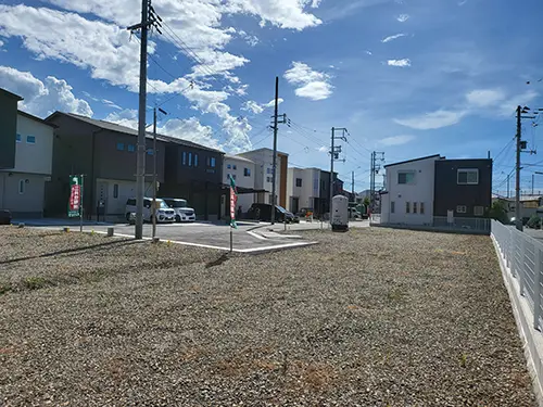 アローラタウン北野田4期（大阪府堺市美原区阿弥） 2025年8月撮影 穏やかな陽ざしに包まれた分譲地。静かな環境でのびのび暮らせます。