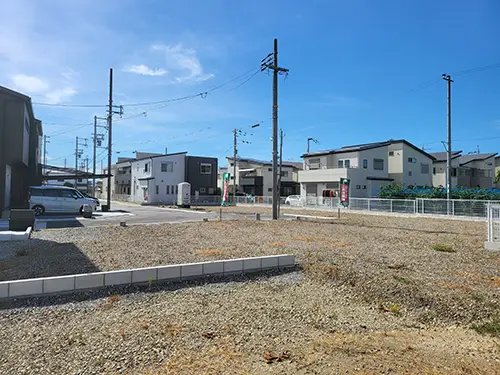 アローラタウン北野田4期（大阪府堺市美原区阿弥） 2025年8月撮影 アローラタウンは全区画フリープラン。 家族の暮らしに合わせて、間取りもデザインも自由に描けます。