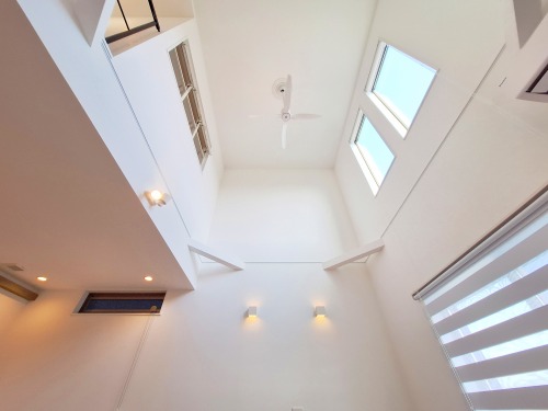 2026年3月撮影 南からの光で明るく開放感溢れる空間です。