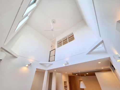 アローラタウン北野田4期 モデルハウス公開中（大阪府堺市美原区阿弥） 2026年3月撮影 見上げると印象的で開放感ある吹き抜け