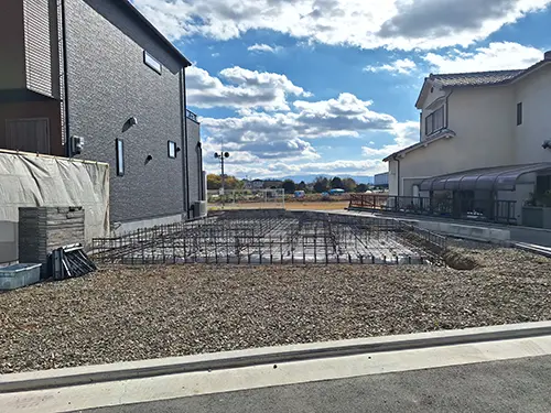 アローラタウン北野田4期（大阪府堺市美原区阿弥） 2025年12月撮影 アローラタウン北野田4期 モデルハウス建築中です。