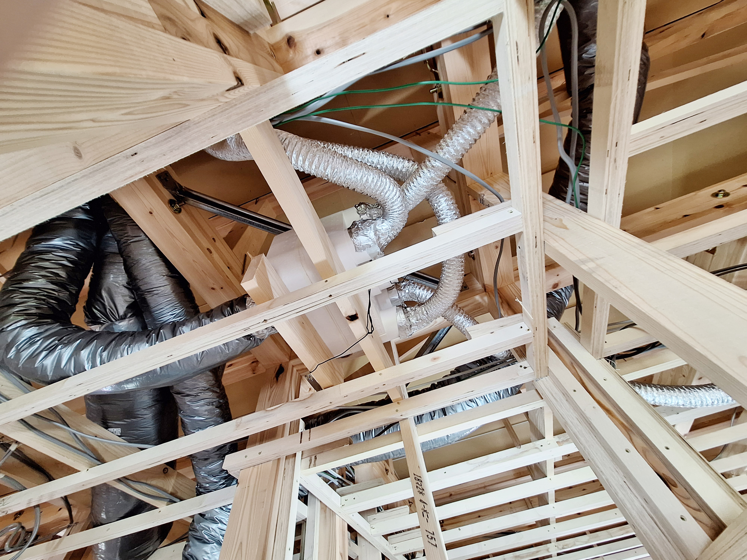 限定公開｜新モデルハウス建築動画（内装：換気システム・吹付断熱）