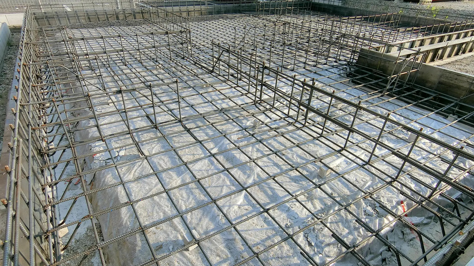 アローラホームのベタ基礎配筋工事の様子