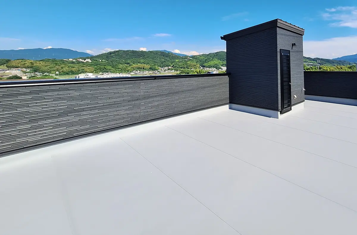 アローラタウン千代田6期モデルハウスの広々とした屋上庭園